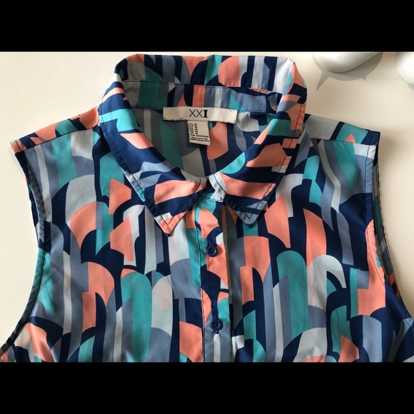 Sleeveless Collared Dress - Picture 2 of 2